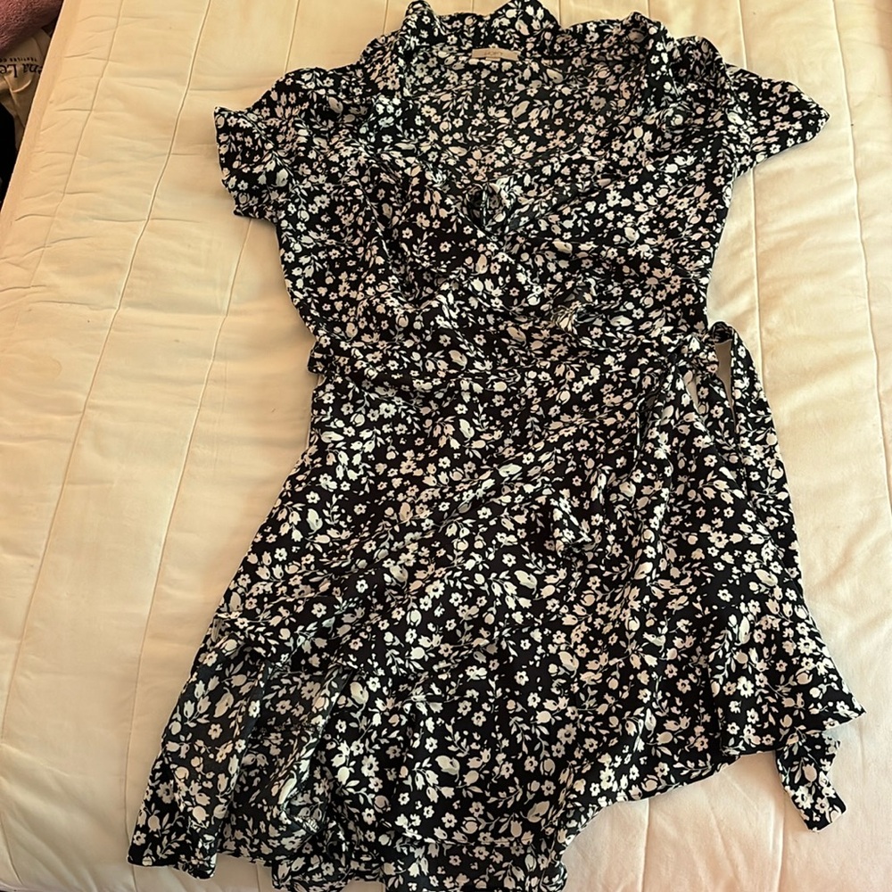 Loft Medium Navy Blue Short Sleeve Floral Wrap Dress Ruffle Short